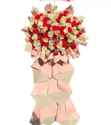 Bó Hoa Hồng Đỏ Trắng Kèm Băng Rôn Chúc Mừng