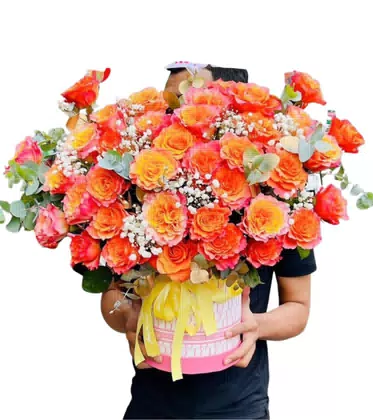 Giỏ Hoa Hồng Cam Vàng Rực Rỡ Nơ Vàng Sang Trọng