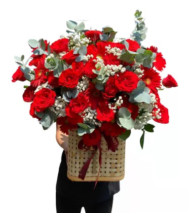Giỏ Hoa Hồng Đỏ Đồng Tiền Giỏ Tre Nồng Nàn