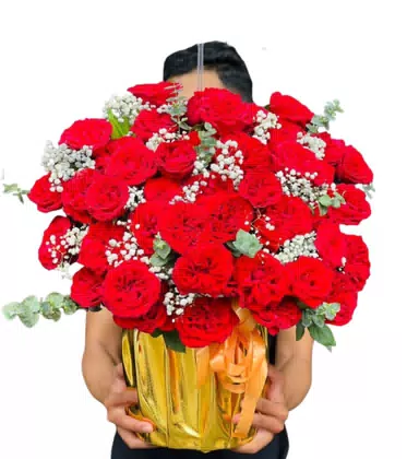 Giỏ Hoa Hồng Đỏ Nhung Bình Vàng Ánh Kim Sang Trọng