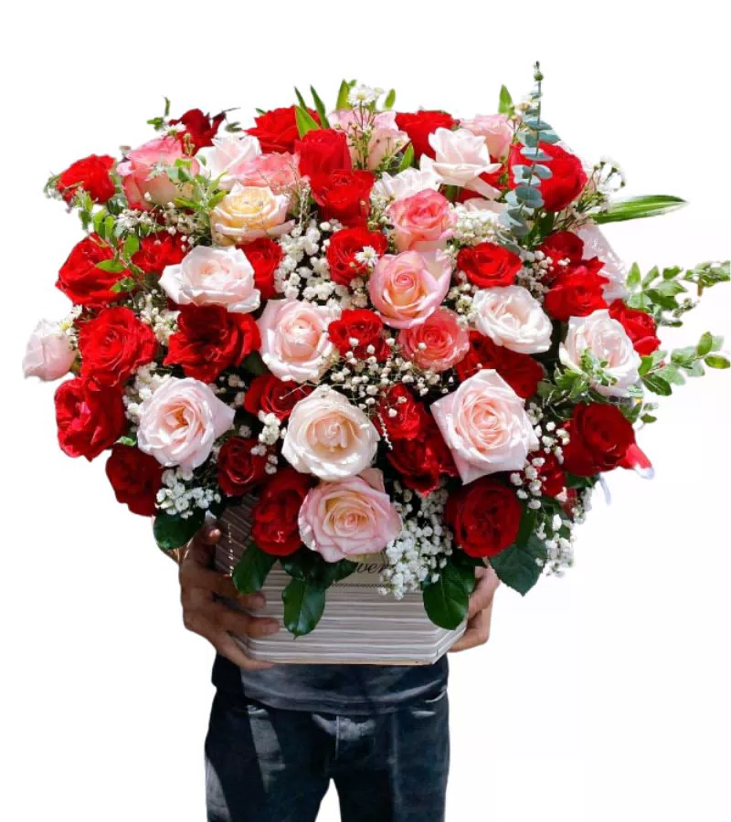 Giỏ Hoa Hồng Đỏ Phối Trắng Hồng Nhiều Sắc Nổi Bật