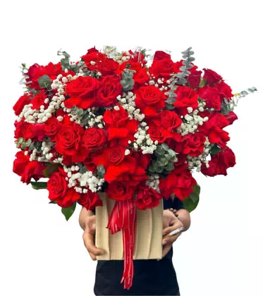 Giỏ Hoa Hồng Đỏ Rực Lửa Yêu Thương
