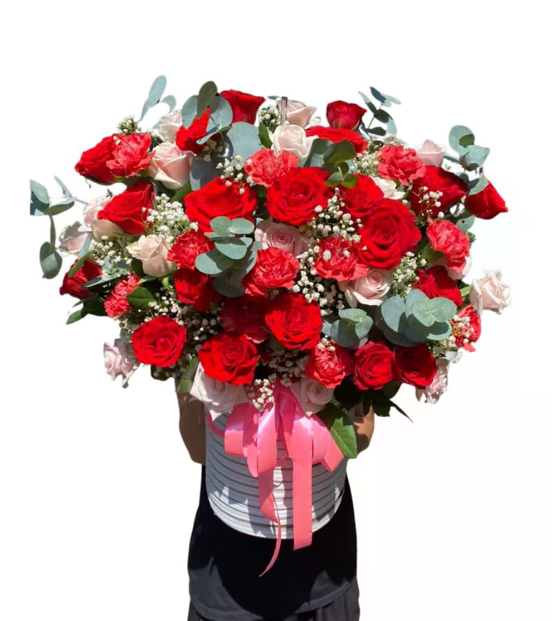 Giỏ Hoa Hồng Đỏ Trắng Nơ Hồng Ngọt Ngào
