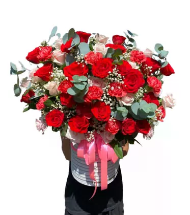 Giỏ Hoa Hồng Đỏ Trắng Nơ Hồng Ngọt Ngào