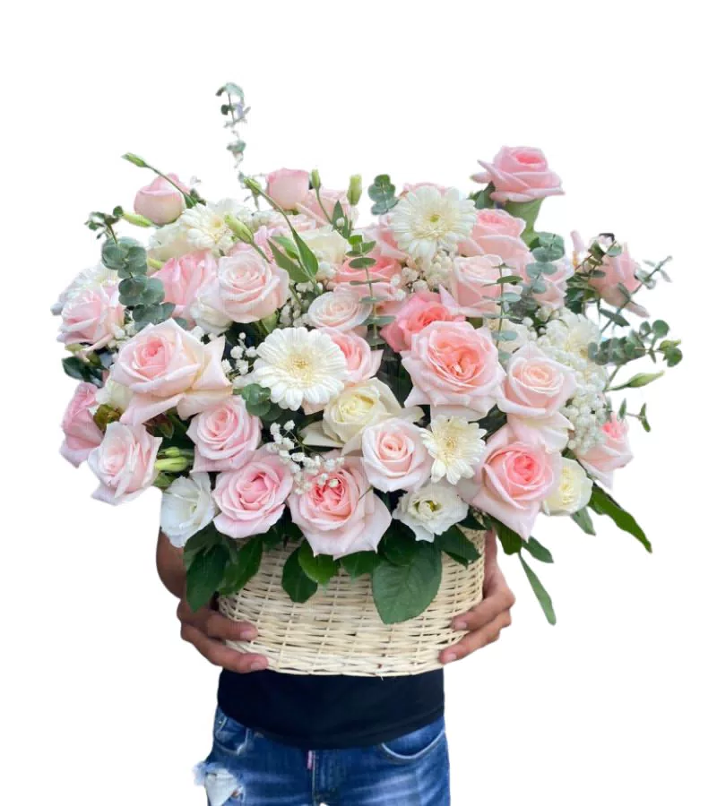 Giỏ Hoa Hồng Phấn Phối Cúc Trắng Dịu Dàng