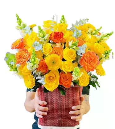 Giỏ Hoa Hồng Vàng Cam Phối Cúc Đồng Rực Sáng