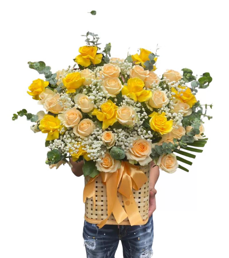 Giỏ Hoa Hồng Vàng Kem Nắng Ấm Chúc Mừng