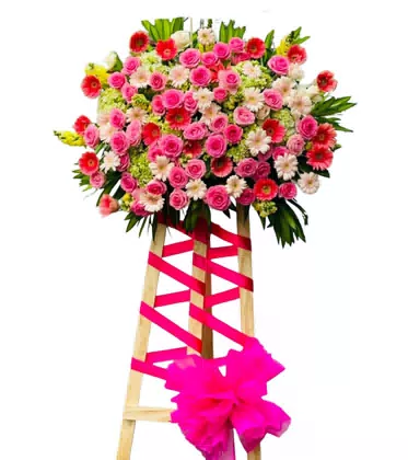 Kệ Hoa Chúc Mừng Hồng Phấn Chân Gỗ Ruy Băng Hồng